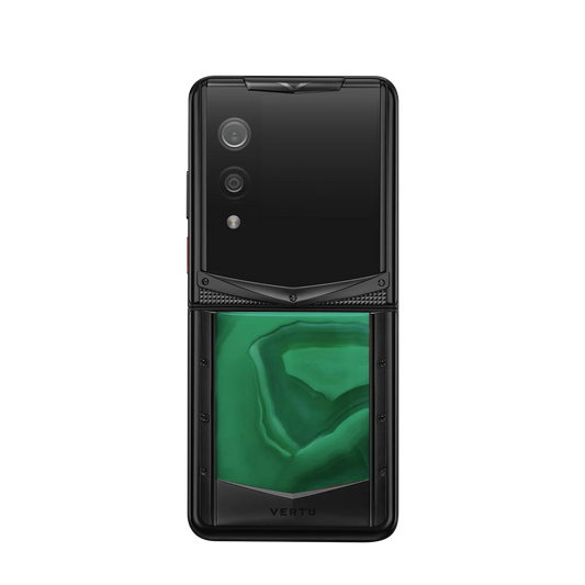 VERTU QUANTUM FLIP PHONE EMERALD GREEN AGATE, hand-polished agate case, closed, seen from the front