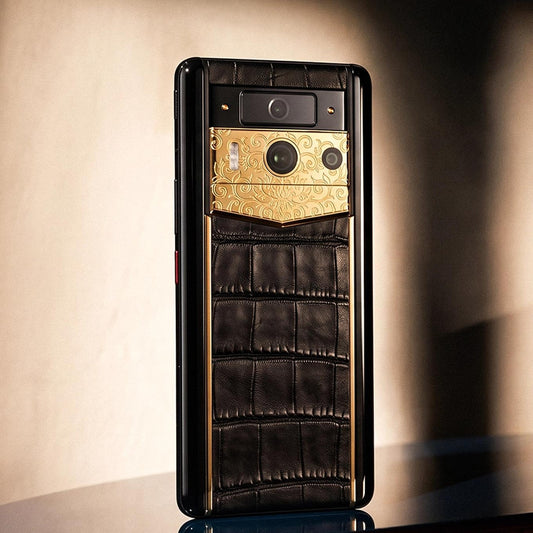 VERTU METAVERTU 2 MAX PHONE BLACK ALLIGATOR SKIN CLOUDS ENGRAVED GOLD, lifestyle