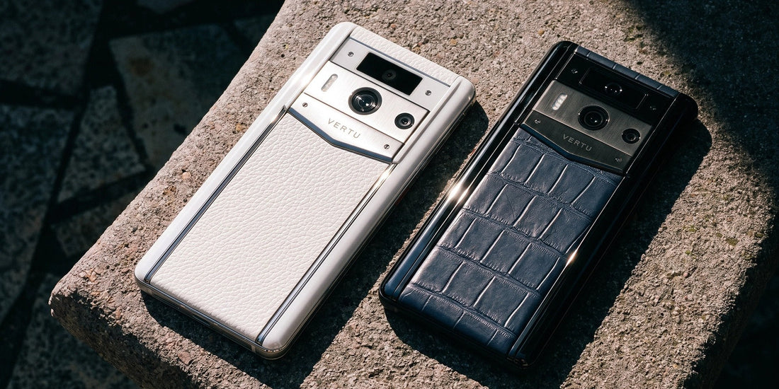VERTU Metavertu 2 Max in white calfskin and navy alligator skin