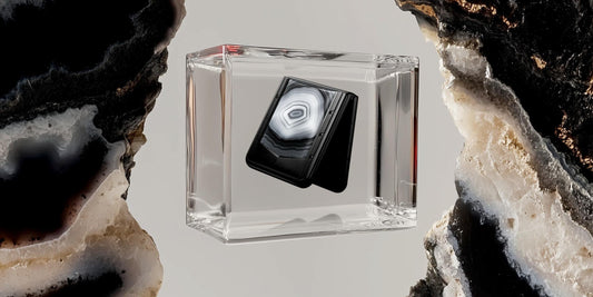 VERTU Quantum Flip in agate inside a crystal block