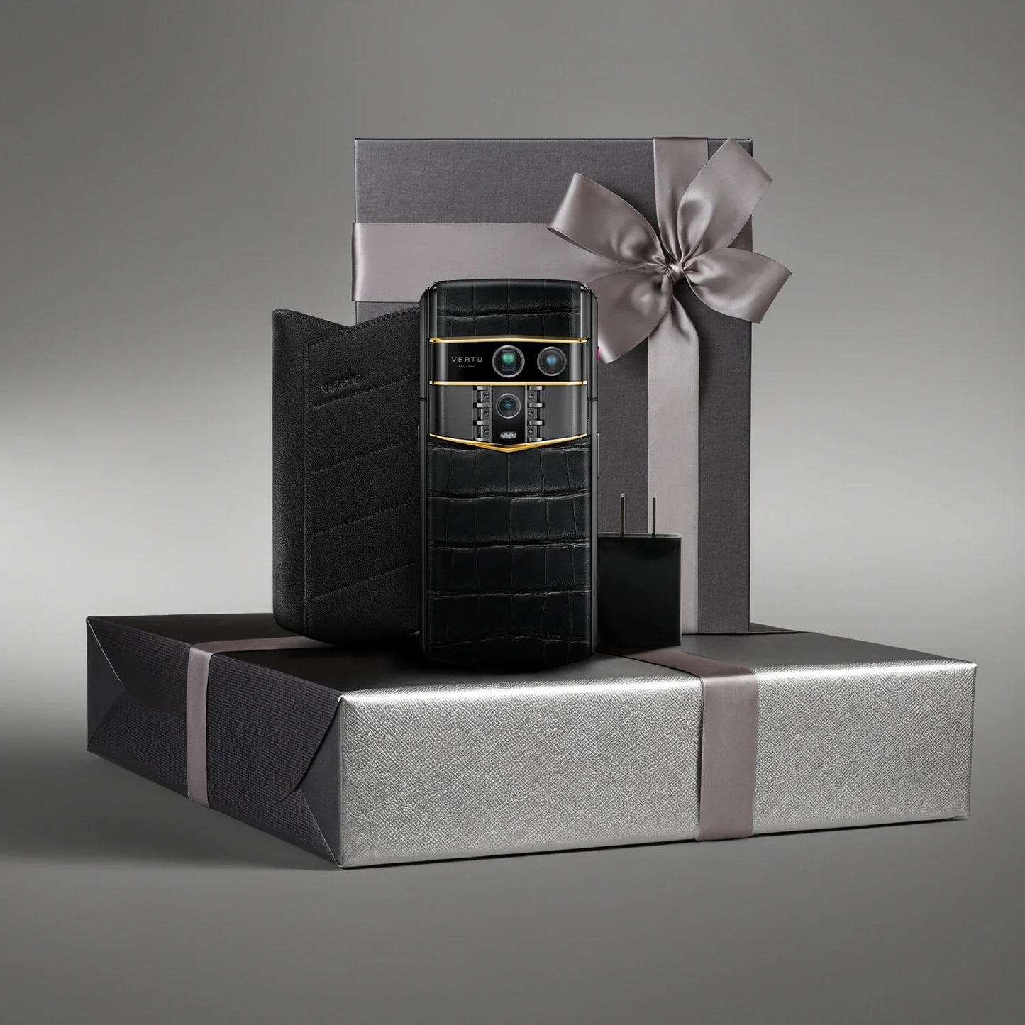 VERTU AGENT Q PHONE 27TH ANNIVERSARY LIMITED EDITION GOLD V ALLIGATOR SKIN, three-quarter view, alligator leather and gold