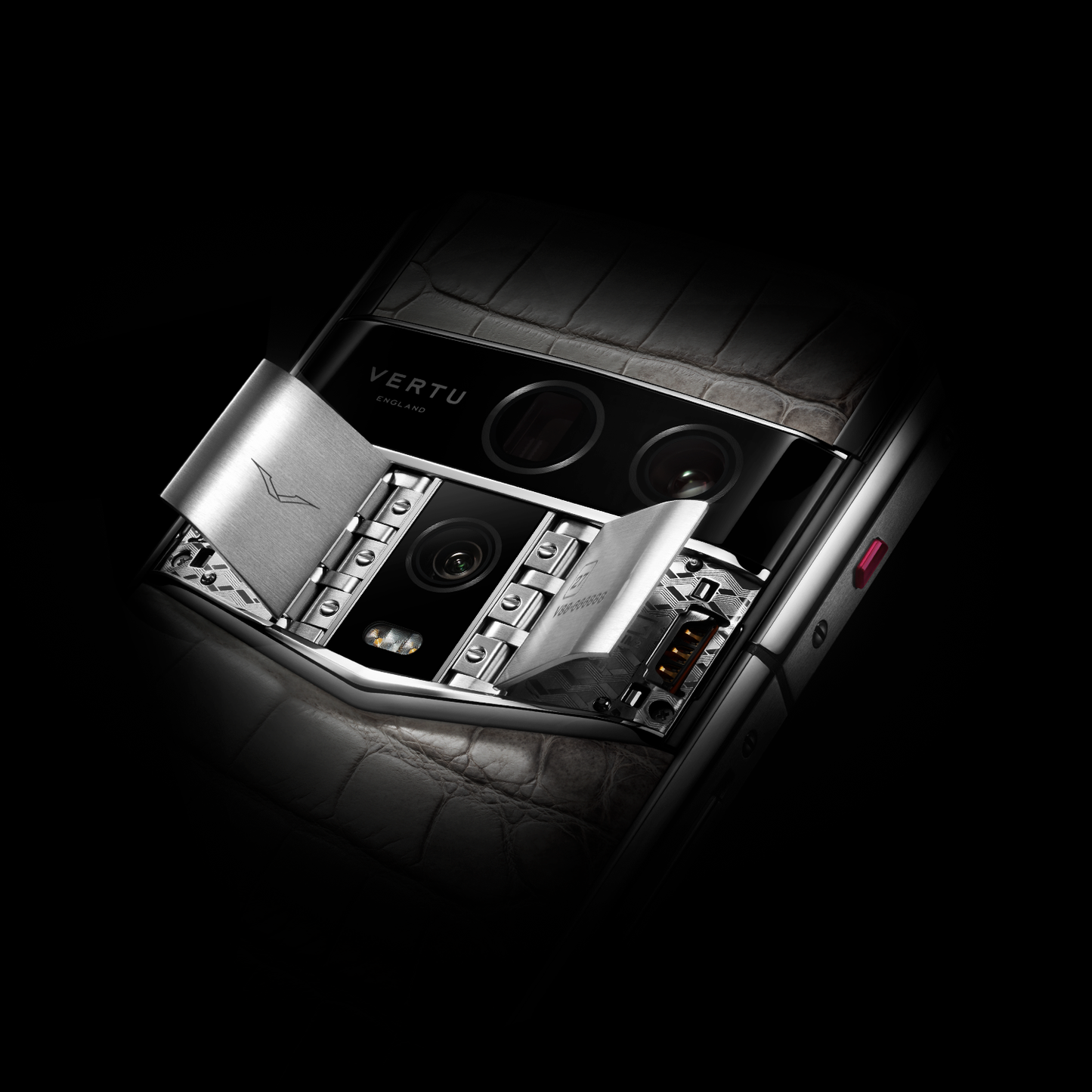 VERTU AGENT Q PHONE 27TH ANNIVERSARY LIMITED EDITION GOLD I ALLIGATOR SKIN, close-up of the case, alligator leather and gold