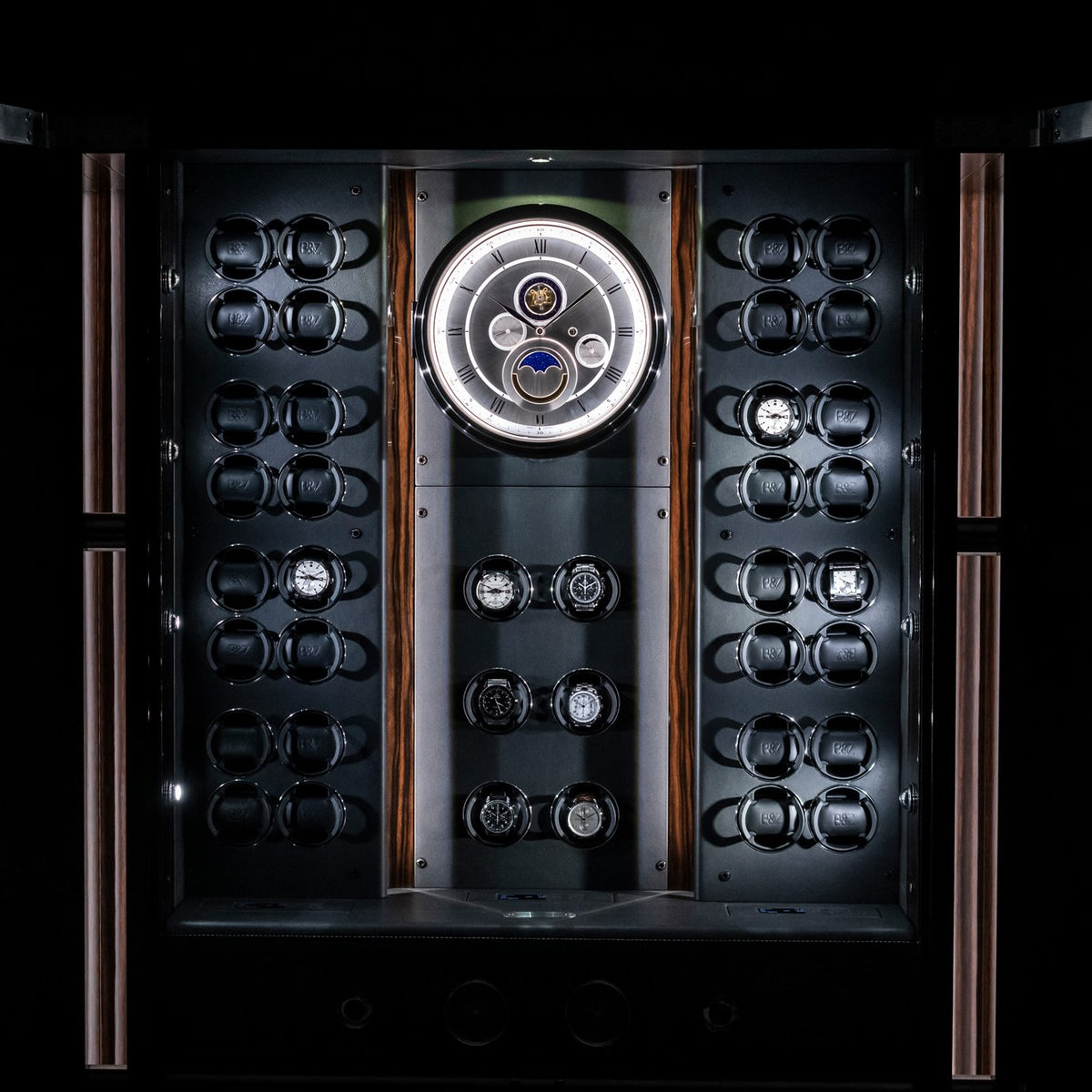 Buben & Zorweg Solitaire safe, interior with winders and the clock