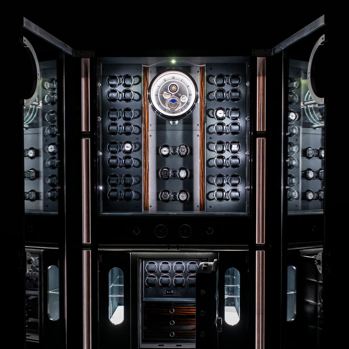 Buben & Zorweg Solitaire safe, wing doors open in the dark