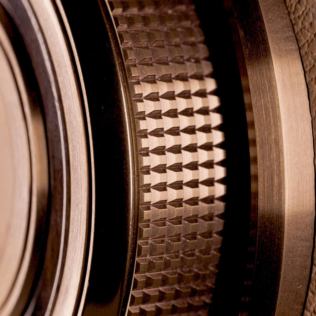 Mystery lock of the Spectron safe, detail of the knurled edge